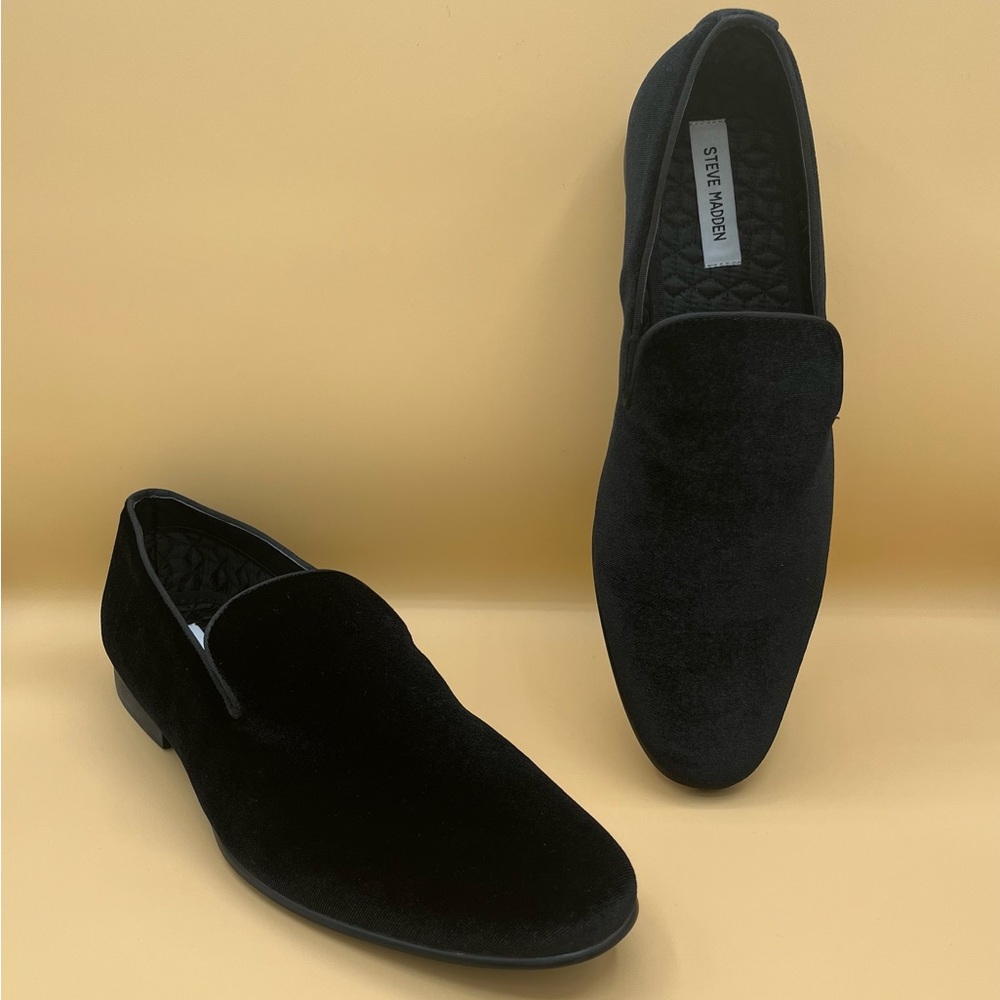 Men’s Steve Madden black velvet slip on loafers size 12